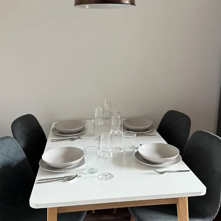 Daire By The Fountain In The Center Of *