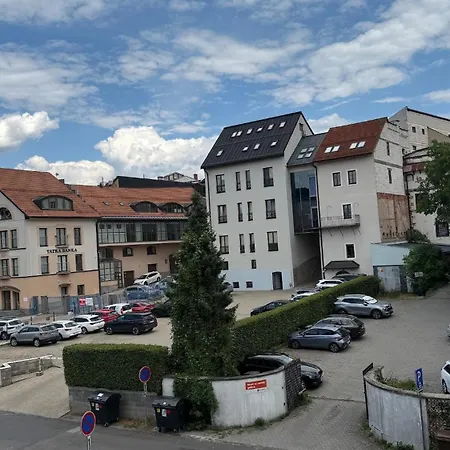 By The Fountain In The Center Of 아파트 반스카비스트리카