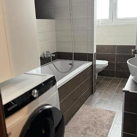 아파트 By The Fountain In The Center Of